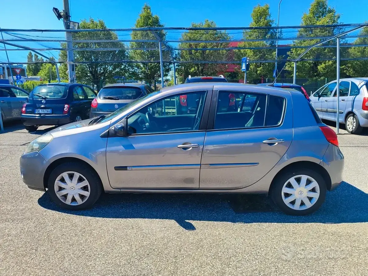 Usata Renault Clio II 75 CV (55 kW) 2010 Grigio Berlina