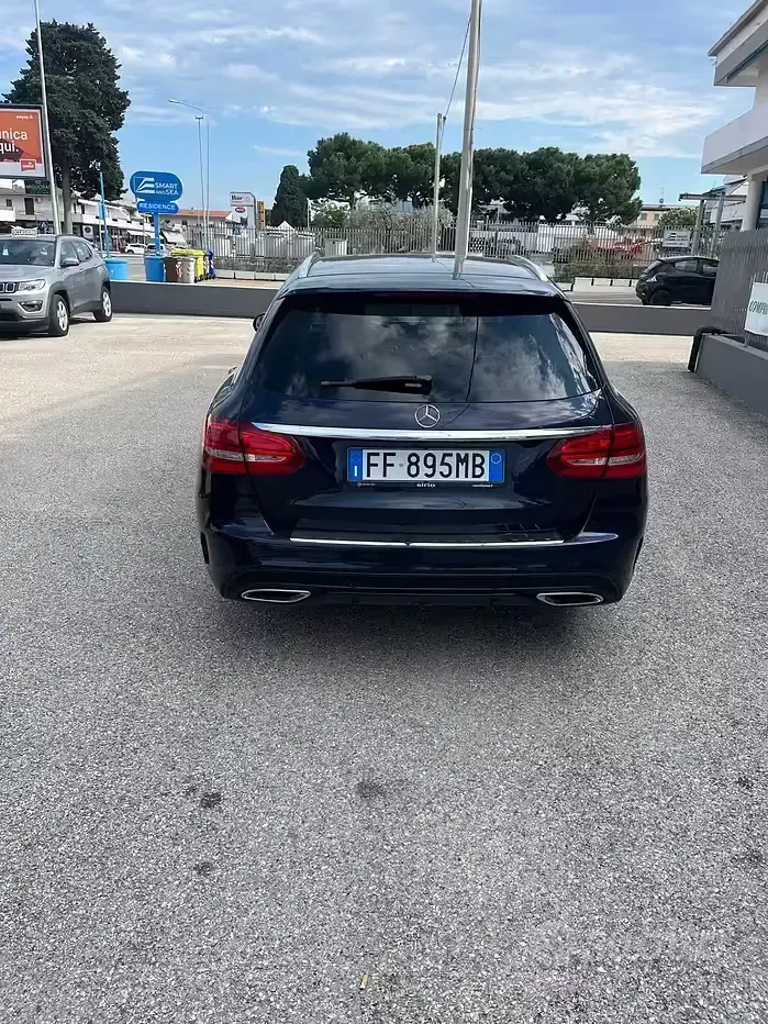 Usado Mercedes C220 Premium 170 CV (125 kW) 2016 Azul Familiar
