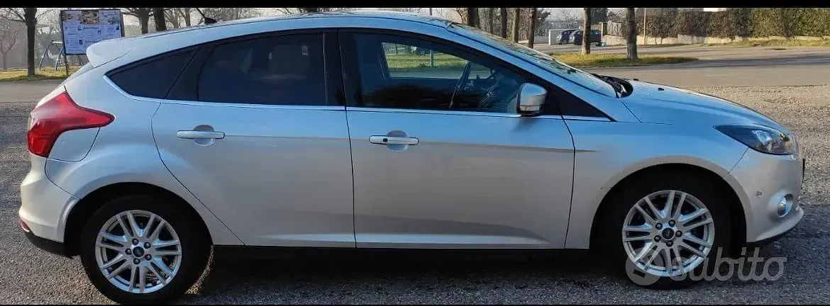 Usata Ford Focus Titanium 115 CV (84 kW) 2014 Grigio Berlina