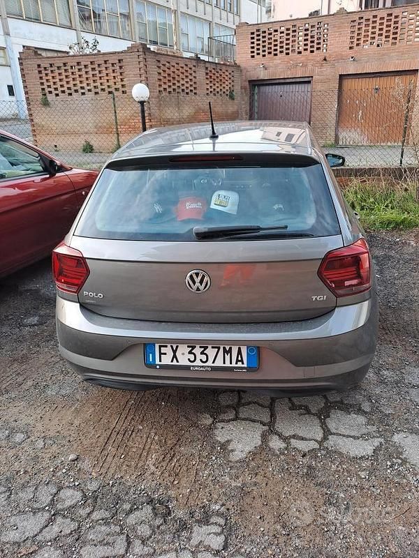 Usado VW Polo 90 CV (66 kW) 2019 Gris Berlina