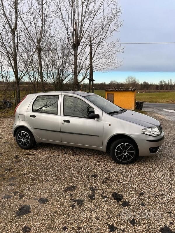 Usata Fiat Punto 80 CV (58 kW) 2004 Utilitaria
