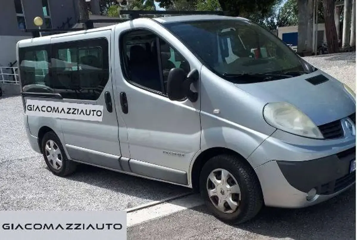 Usata Renault Trafic 116 CV (85 kW) 2012 Grigio Monovolume