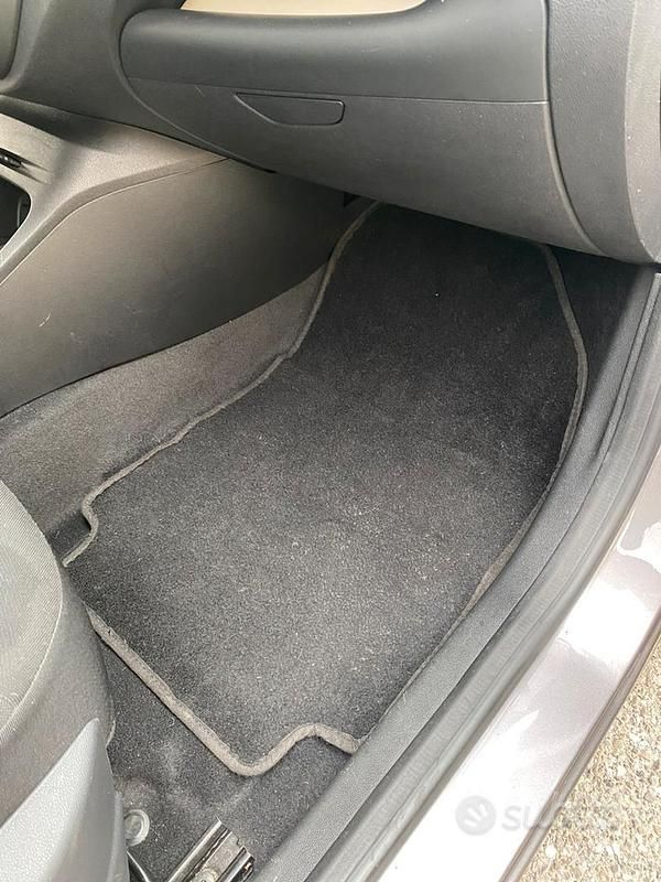Usata Renault Captur 110 CV (80 kW) 2019 Grigio SUV
