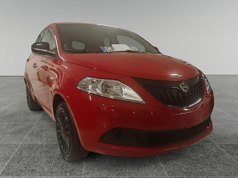 Usata Lancia Ypsilon Silver 69 CV (50 kW) 2023 Rosso Utilitaria