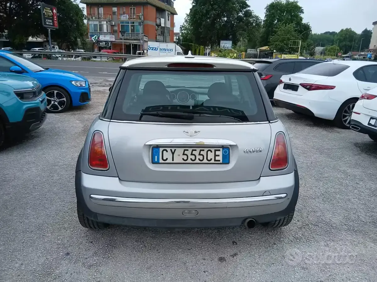 Begagnad Mini ONE 116 HK (85 kW) 2002 Grå Halvkombi