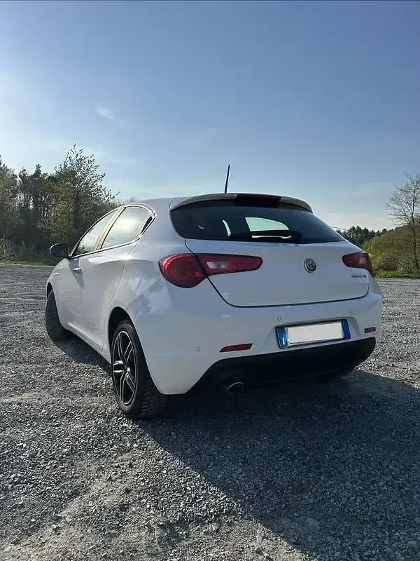 Usata Alfa Romeo Giulietta Super 120 CV (88 kW) 2016 Bianco Utilitaria