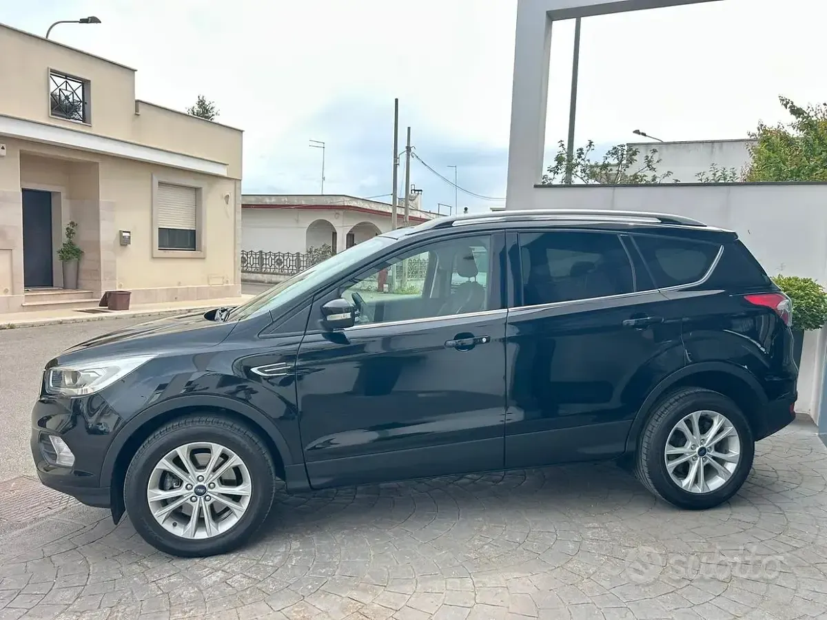 Usata Ford Kuga Titanium 120 CV (88 kW) 2018 Nero SUV