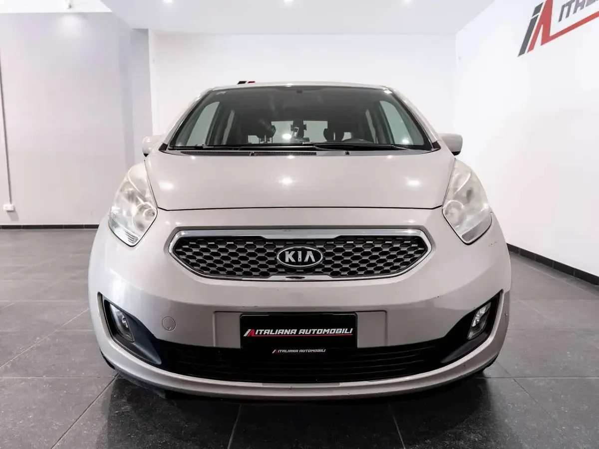 Usata Kia Venga EX 90 CV (66 kW) 2010 Argento Utilitaria