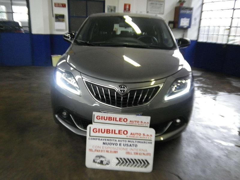 Usata Lancia Ypsilon Gold 69 CV (50 kW) 2022 Grigio Utilitaria