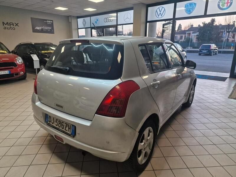 Usata Suzuki Swift GL 92 CV (67 kW) 2007 Argento Utilitaria