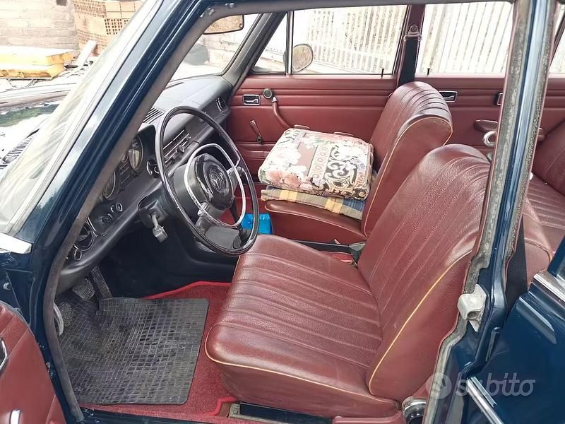 Usata Mercedes 220 1970 Blu Berlina