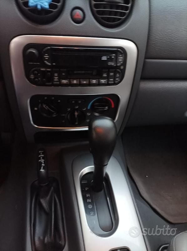 Usata Jeep Cherokee 163 CV (119 kW) 2008 Grigio SUV