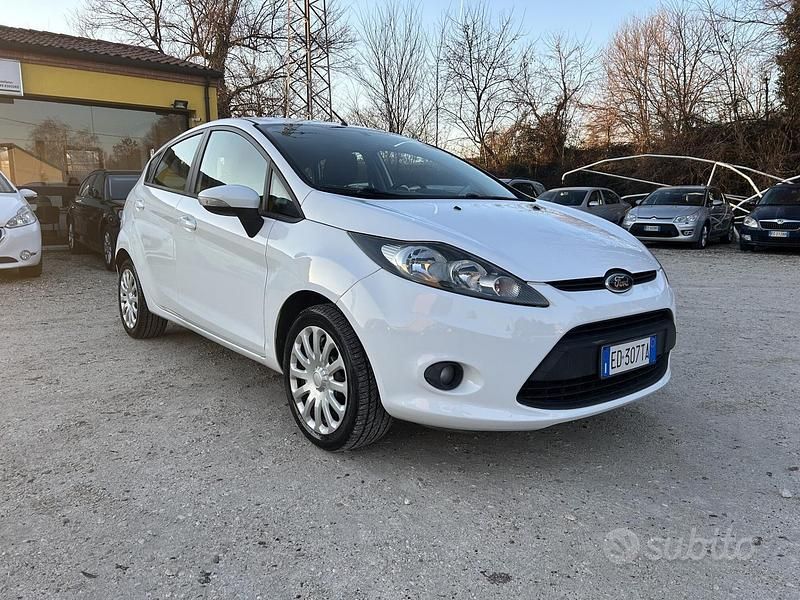 Gebraucht Ford Fiesta 68 PS (50 kW) 2011 Schwarz Kleinwagen