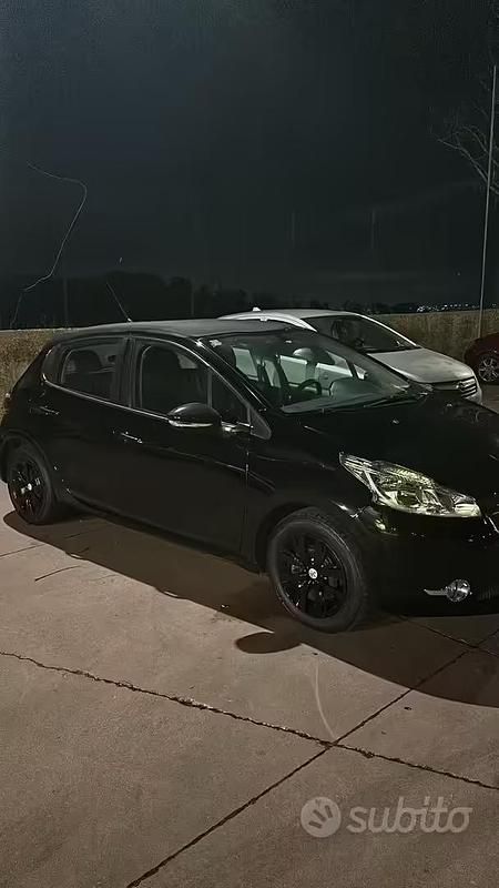 Usata Peugeot 208 68 CV (50 kW) 2016 Nero Utilitaria