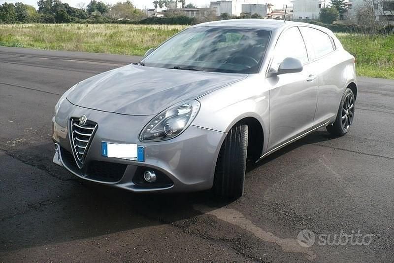 Grigio Usata 2016 Alfa Romeo Giulietta Business Tre volumi | 10.500 € (Buon prezzo) - Immagine 1/4