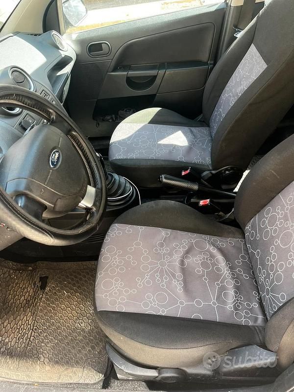 Usado Ford Fiesta 73 HP (53 kW) 2007 Preto Citadino
