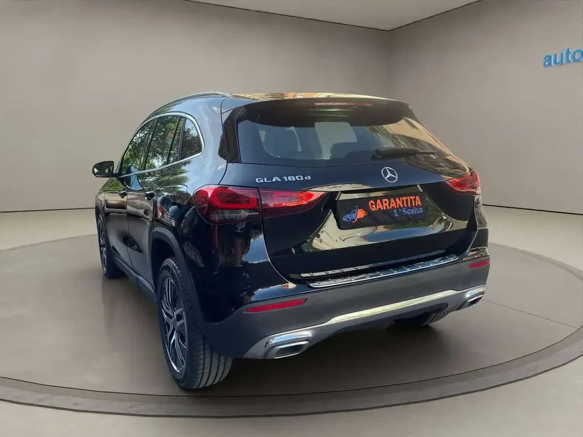 Usata Mercedes GLA180 116 CV (85 kW) 2022 Nero SUV