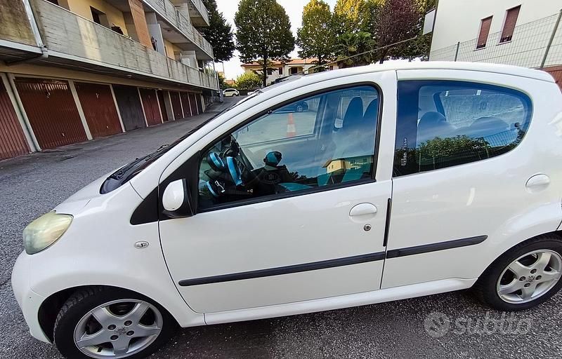Bianco Usata 2008 Peugeot 107 Due volumi | 2900 € (Buon prezzo) - Immagine 1/4