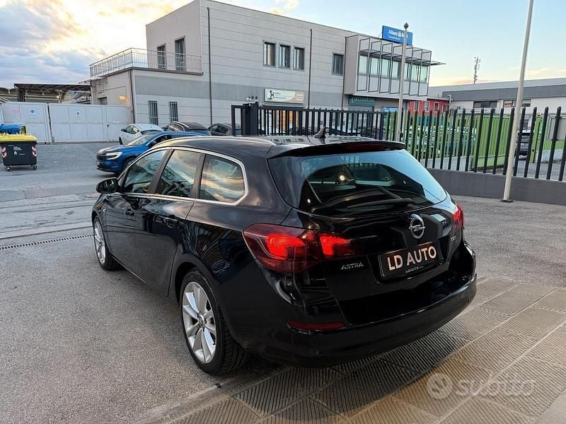Usata Opel Astra Cosmo 125 CV (91 kW) 2011 Nero Station wagon