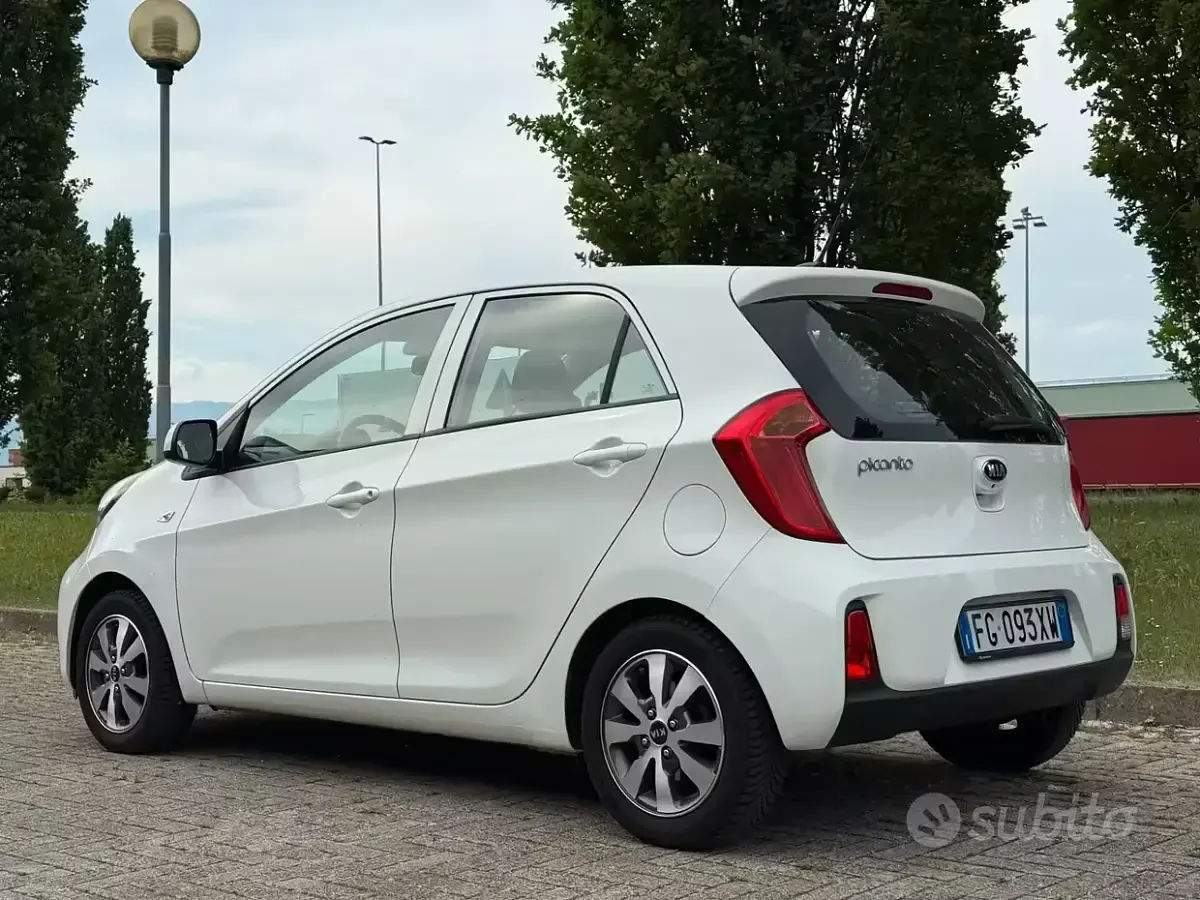 Używany Kia Picanto Active 67 KM (49 kW) 2017 Biały Hatchback