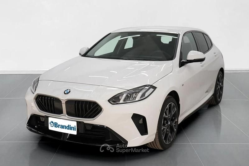 Nuova BMW 118 150 CV (110 kW) 2025 Alpin white pastello Utilitaria