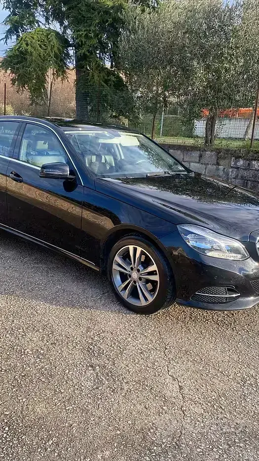 Usata Mercedes E220 170 CV (125 kW) 2015 Nero Berlina