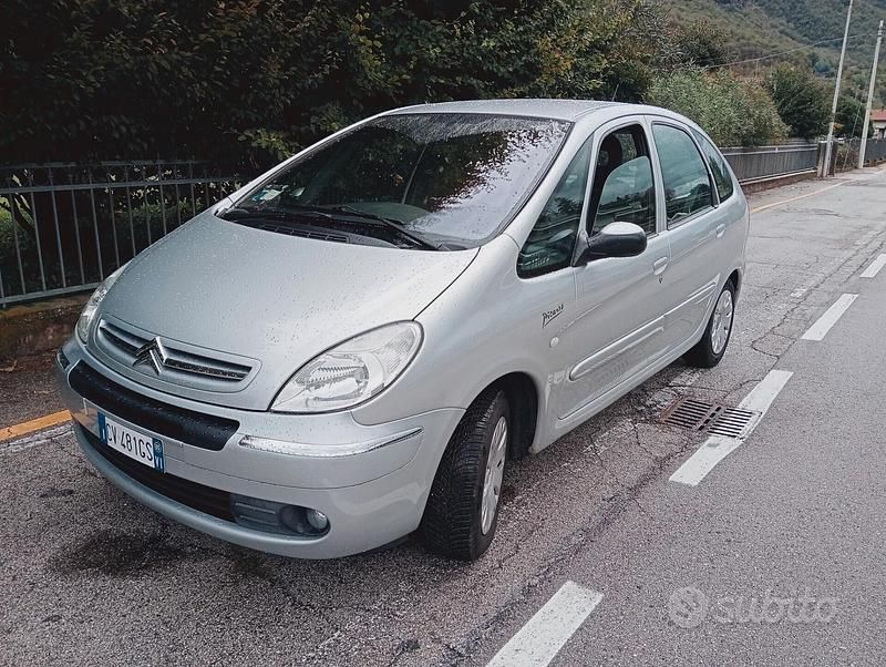 Grigio Usata 2005 Citroën Xsara Picasso Monovolume | 3899 € - Immagine 1/4