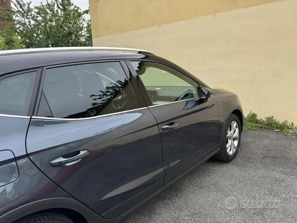 Usata Seat Arona FR 116 CV (85 kW) 2024 Grigio SUV