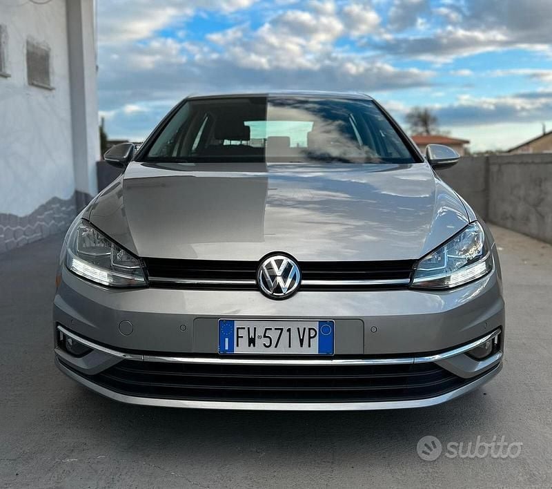Begagnad VW Golf VII Business 116 HK (85 kW) 2019 Grå Sedan