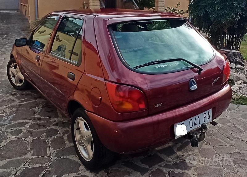Usata Ford Fiesta 1998 Rosso Utilitaria