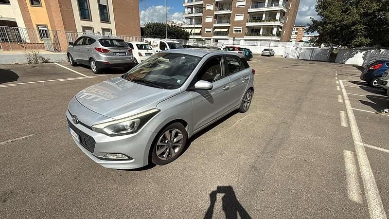 Usata Hyundai i20 Style 75 CV (55 kW) 2015 Argento Utilitaria