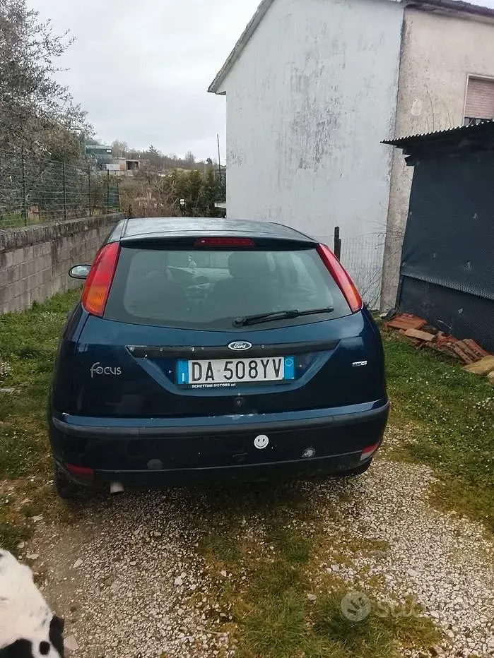 Usata Ford Focus 100 CV (73 kW) 2004 Blu Berlina