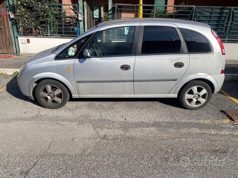 Usata Opel Meriva Club 90 CV (66 kW) 2005 Argento Monovolume