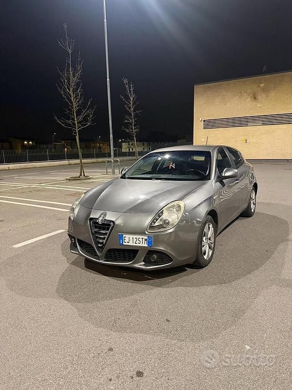 Usata Alfa Romeo Giulietta 105 CV (77 kW) 2011 Grigio Utilitaria