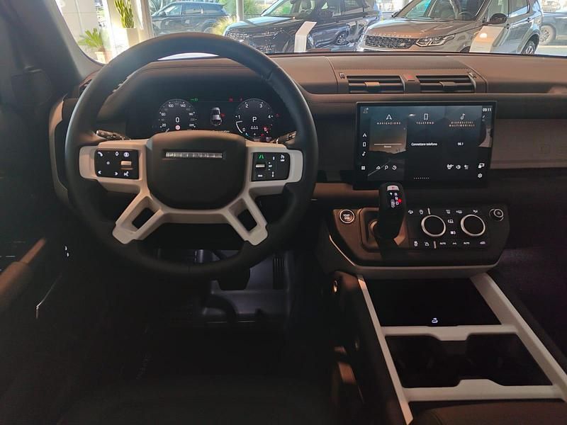 Usata Land Rover Defender S 200 CV (147 kW) 2024 Santorini black SUV
