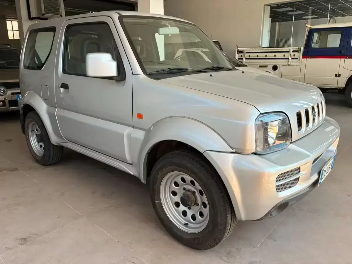 Usata Suzuki Jimny 85 CV (62 kW) 2006 Argento SUV