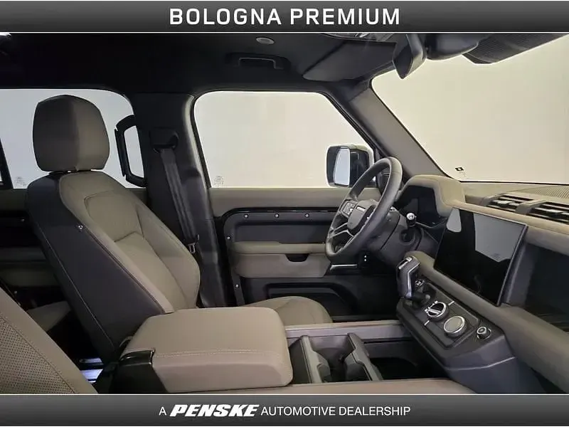 Usata Land Rover Defender SE Dynamic 200 CV (147 kW) 2024 Nero SUV