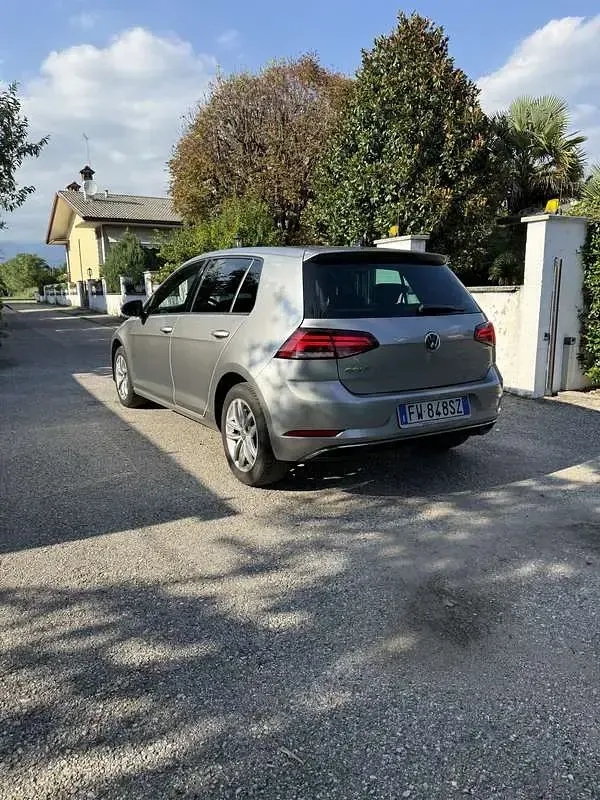 Usata VW Golf VII IQ Drive 116 CV (85 kW) 2019 Grigio Berlina