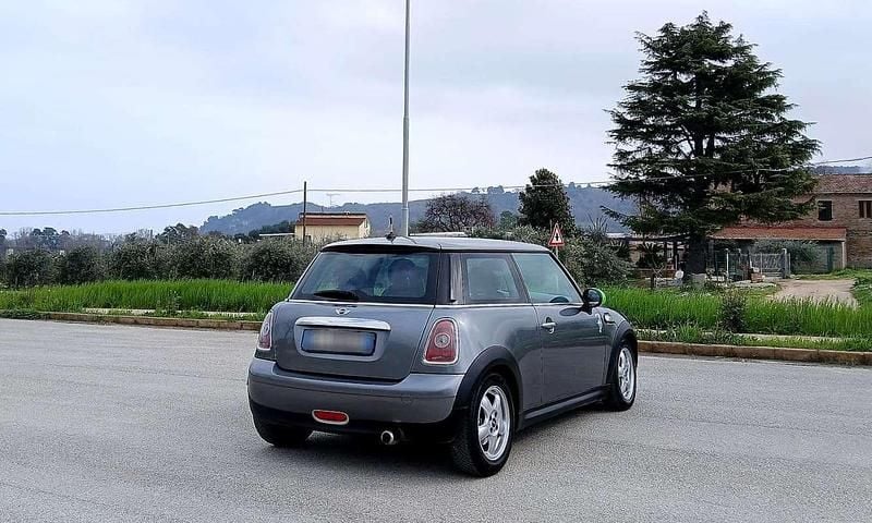 Begagnad Mini ONE 75 HK (55 kW) 2010 Halvkombi