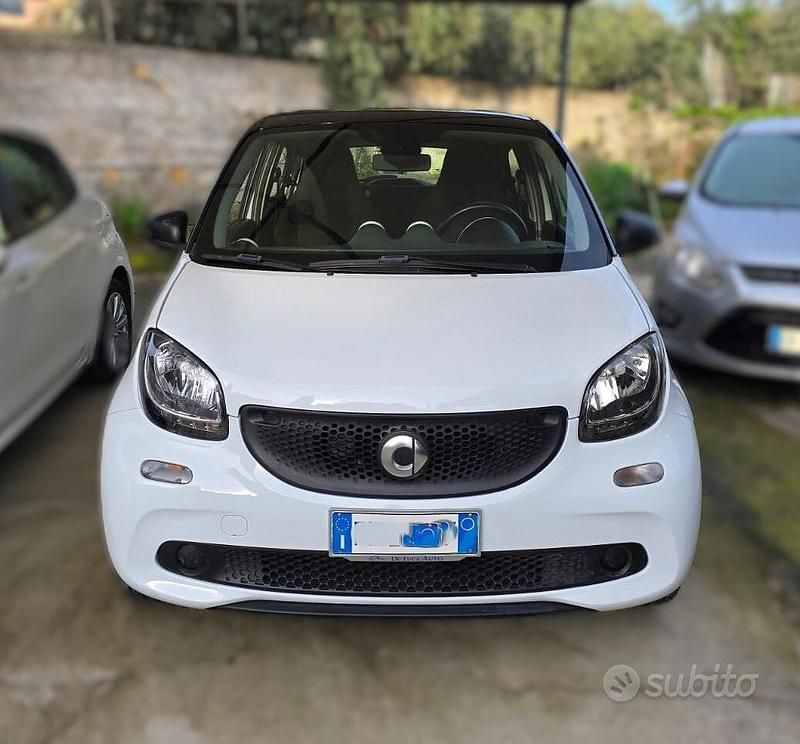 Usata Smart ForFour 71 CV (52 kW) 2017 Bianco Utilitaria