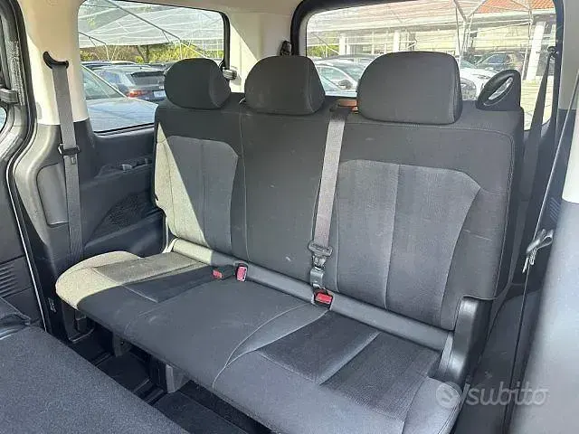 Usata Hyundai Staria 177 CV (130 kW) 2024 Grigio Monovolume