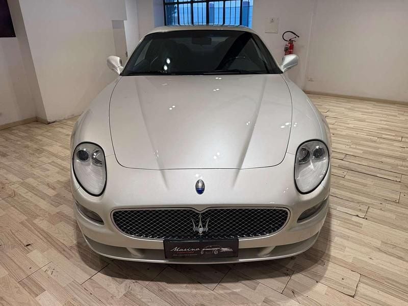 Begagnad Maserati GranSport 401 HK (294 kW) 2005 Vit Sportkupé
