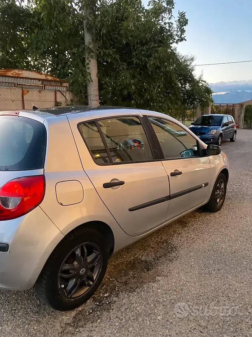 Usata Renault Clio 78 CV (57 kW) 2005 Grigio Utilitaria