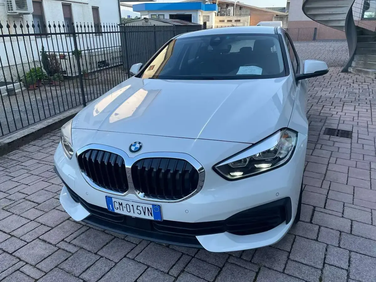 Usata BMW 118 Advantage 140 CV (102 kW) 2023 Bianco Utilitaria