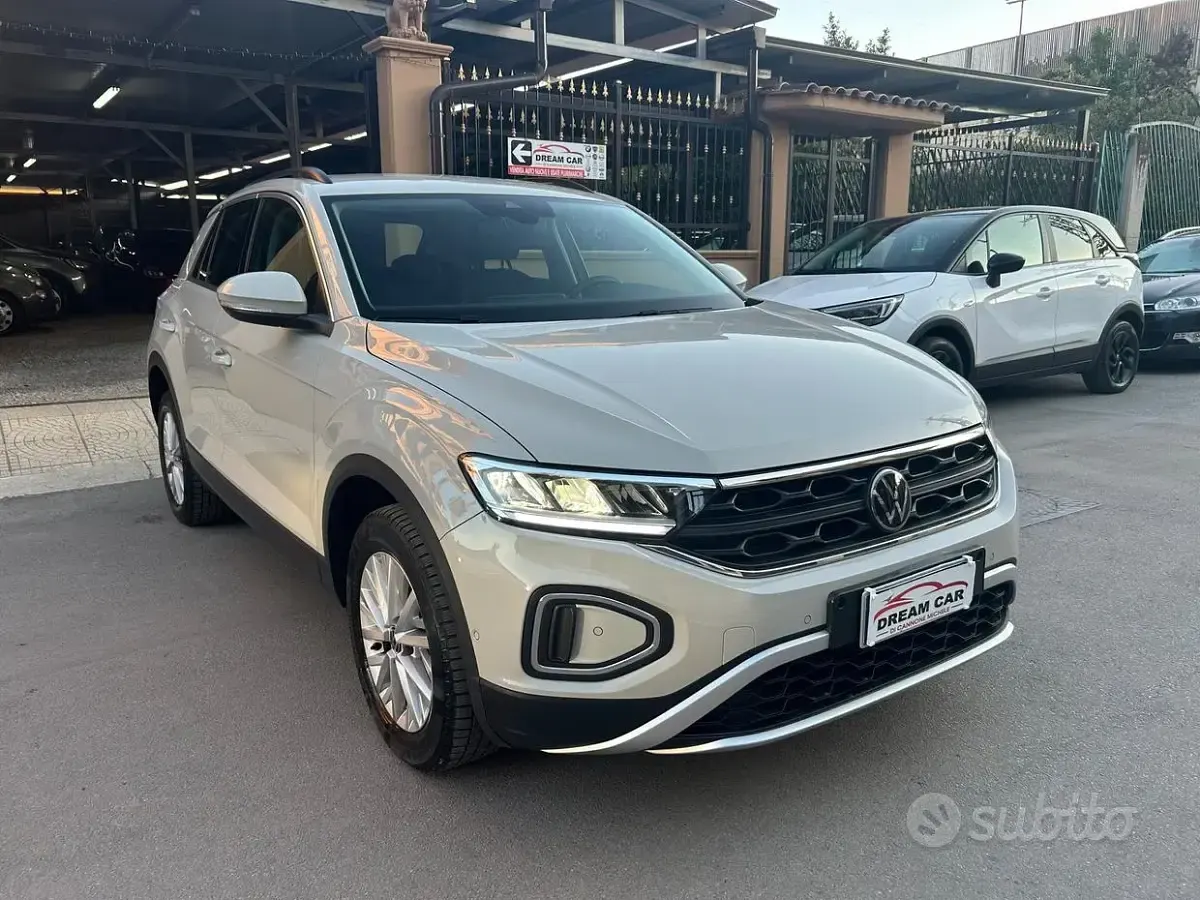 Usata VW T-Roc Style 116 CV (85 kW) 2023 Beige SUV