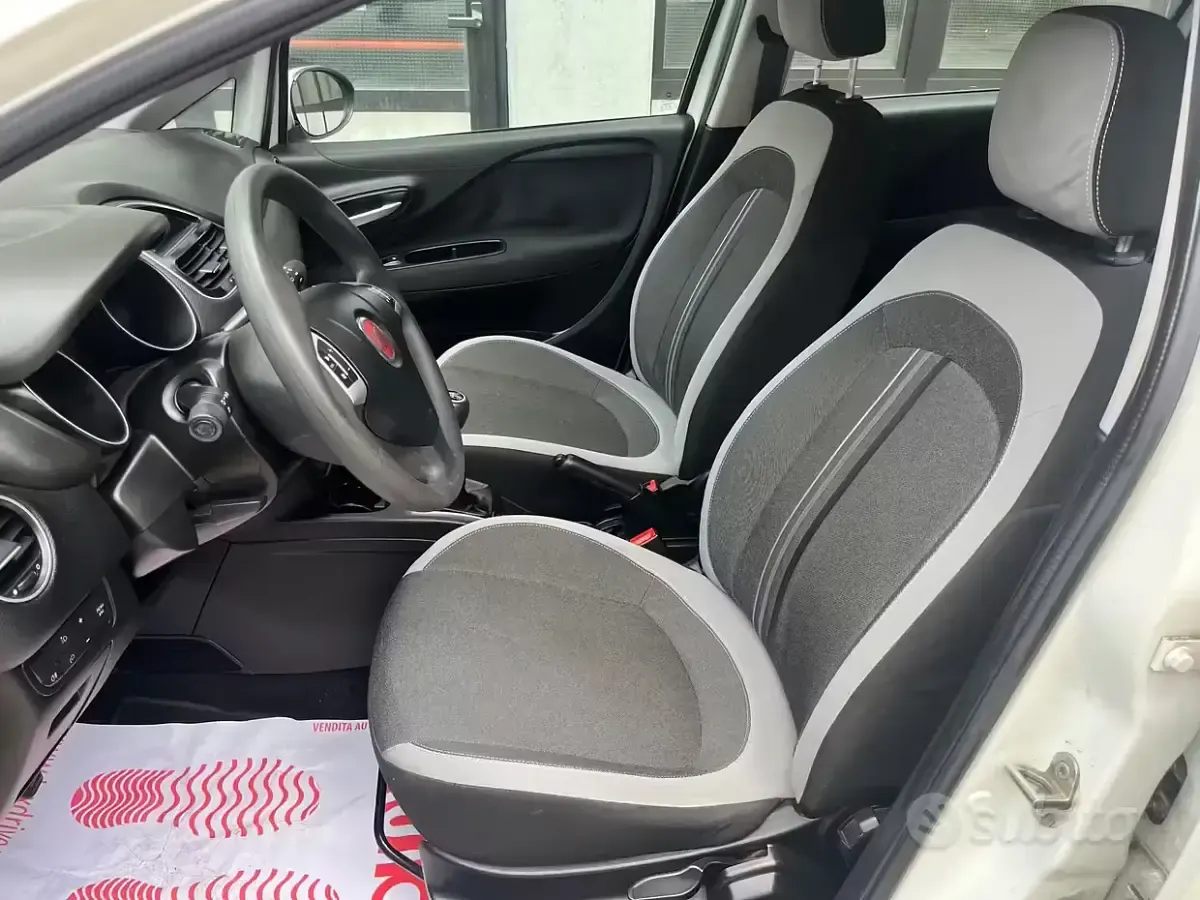 Usata Fiat Grande Punto 69 CV (50 kW) 2012 Bianco Utilitaria