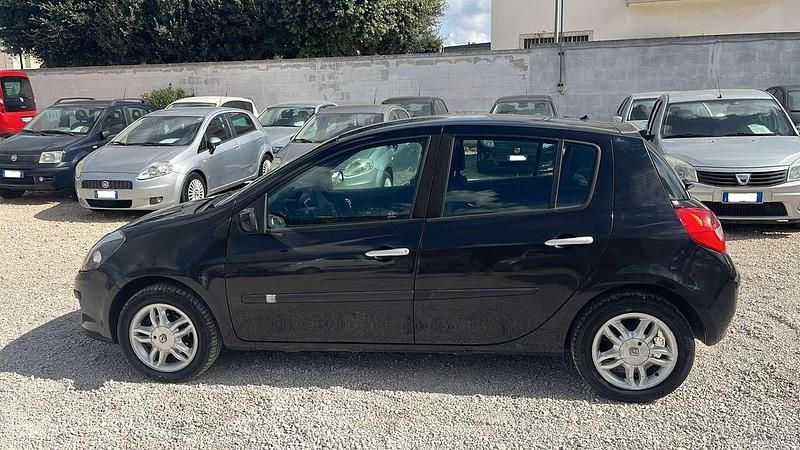 Usata Renault Clio III 75 CV (55 kW) 2006 Nero Berlina