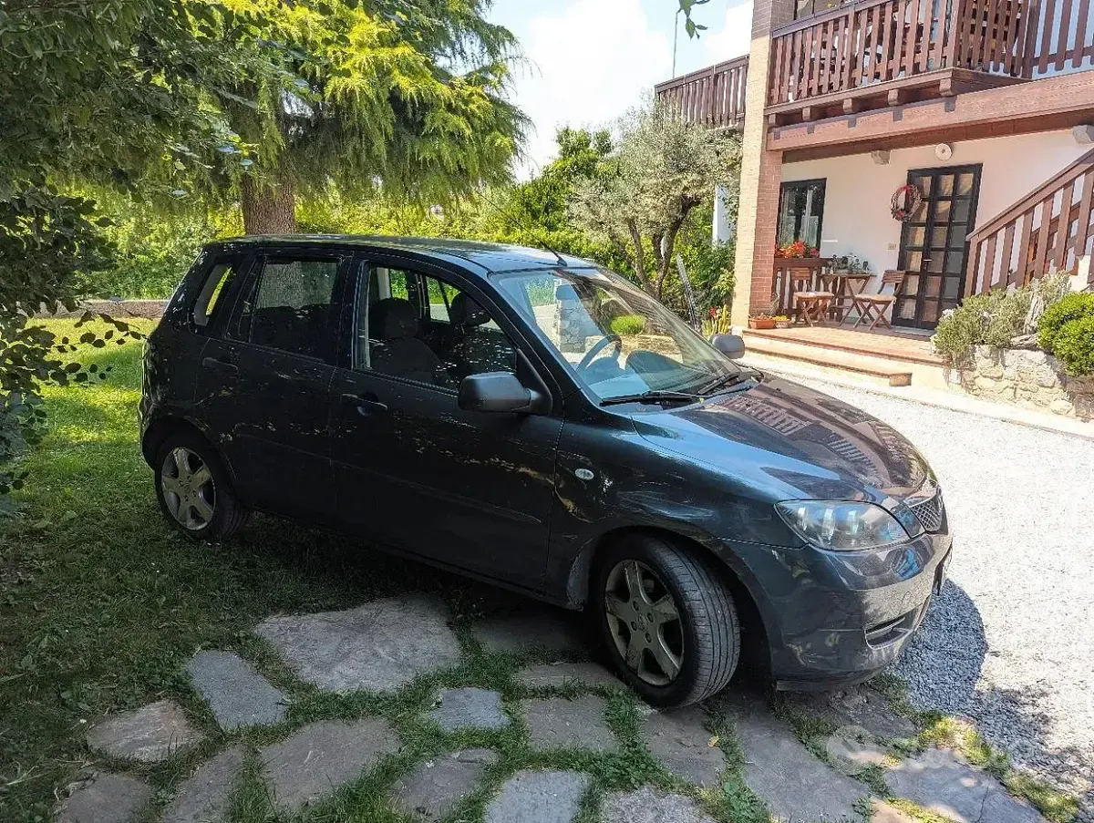 Usata Mazda 2 Style 68 CV (50 kW) 2007 Grigio Utilitaria