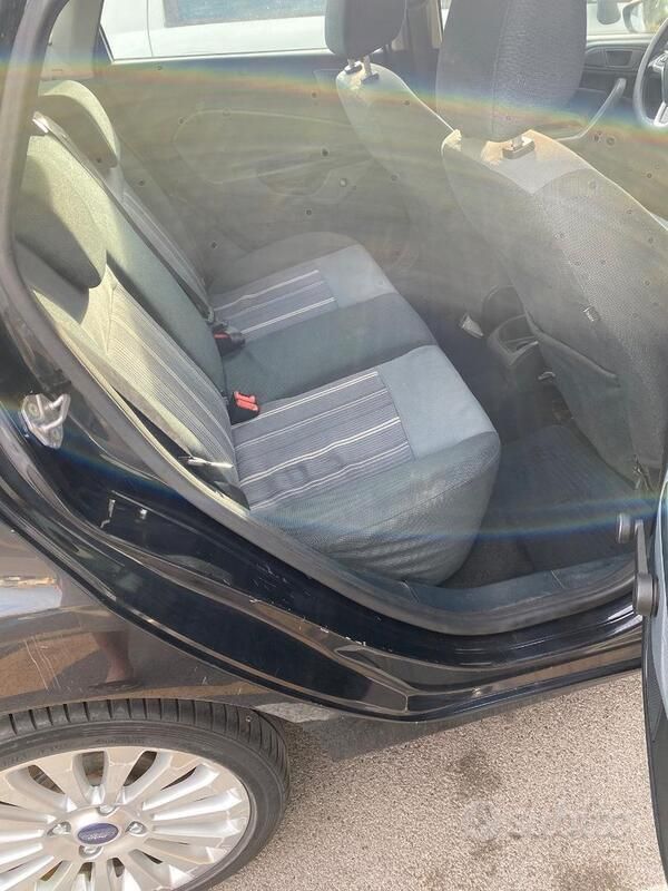 Usata Ford Fiesta 68 CV (50 kW) 2009 Nero Utilitaria