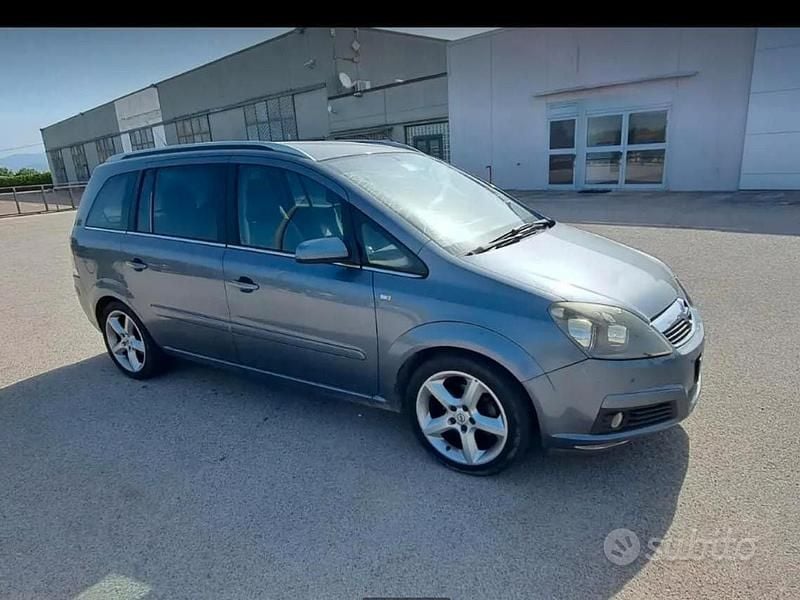 Usata Opel Zafira Cosmo 140 CV (102 kW) 2006 Grigio Monovolume